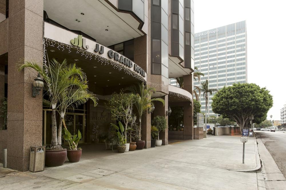 Jj Grand Hotel